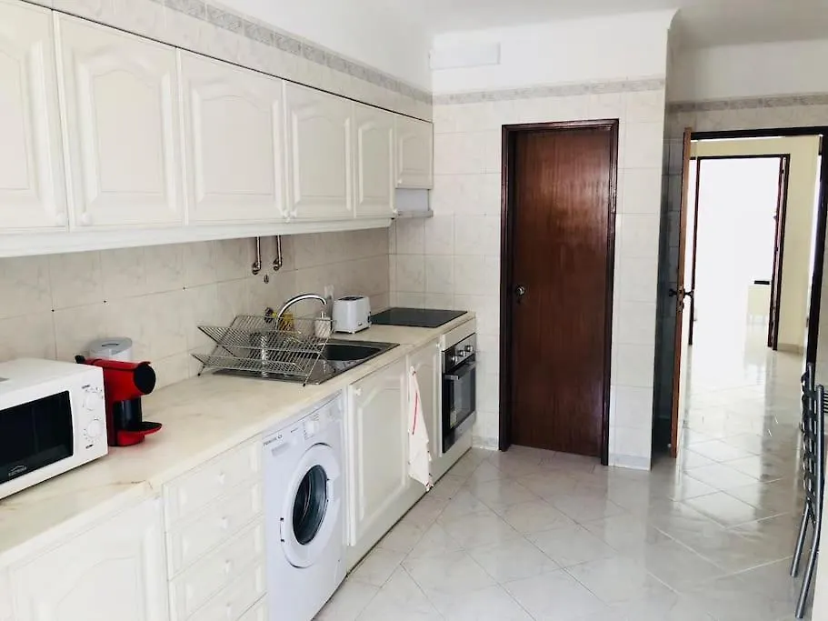 Quiet And Bright Apartment In Lagos 0*,
